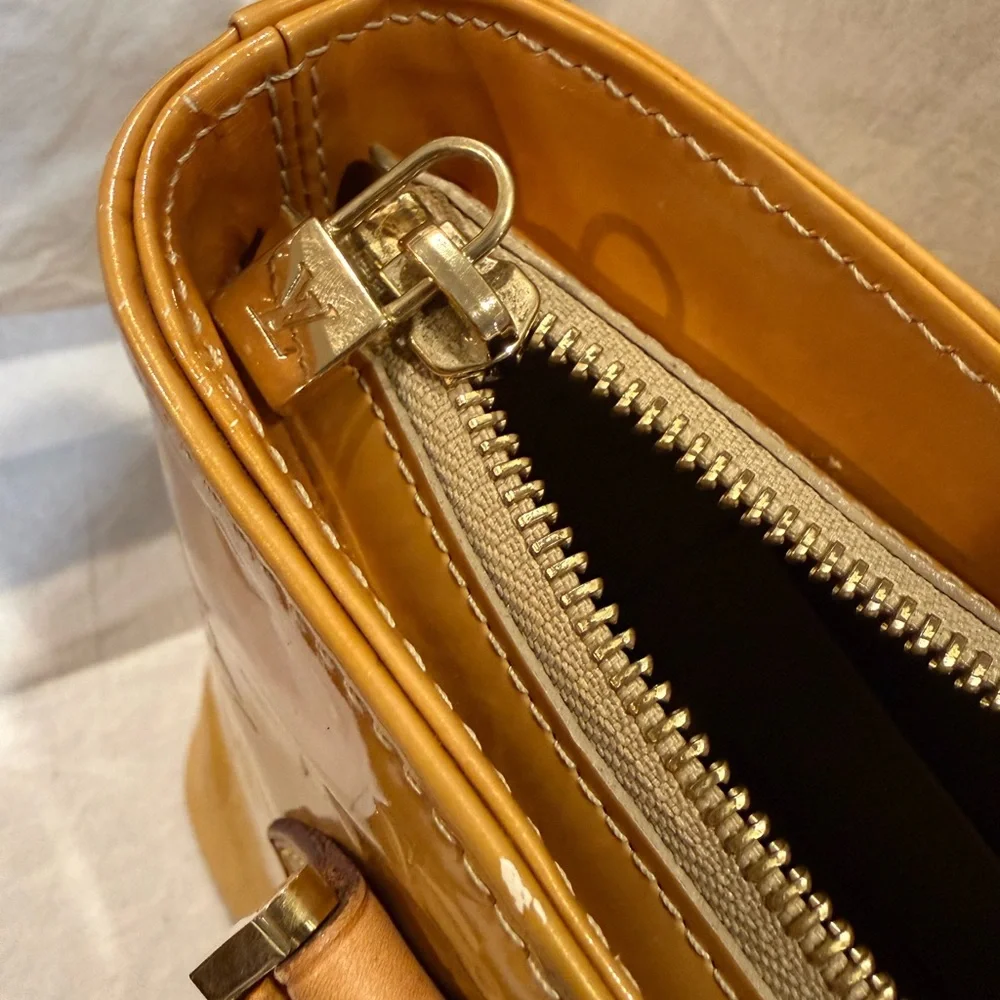Louis Vuitton Houston Vernis Patent Leather Shoulder Bag Gold/Yellow Authentic - Picture 16 of 17